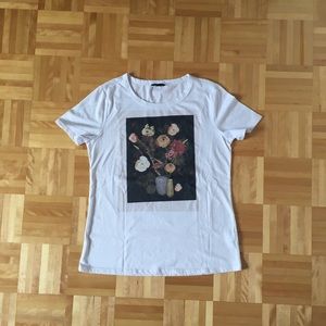 White tee with flower picture